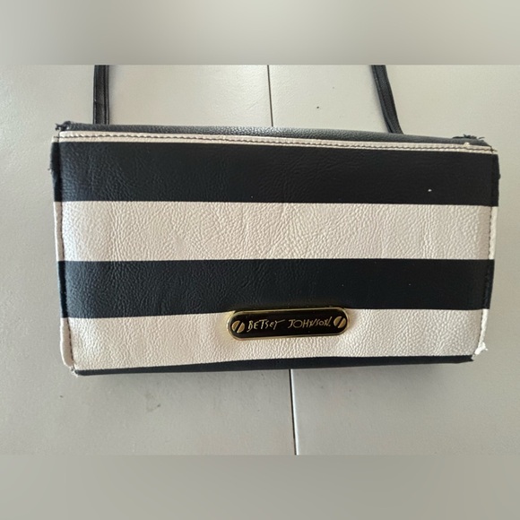 Betsey Johnson | Bow Nanza crossbody handbag - Picture 12 of 16